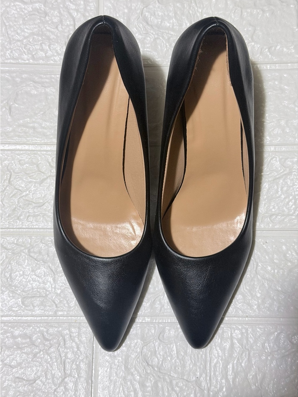 Black Pointed Toe Classic Pumps size 8.5 like new.